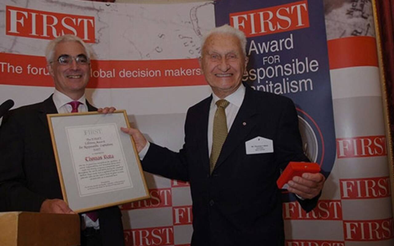 FIRST INTERNATIONAL AWARD FOR RESPONSIBLE CAPITALISM